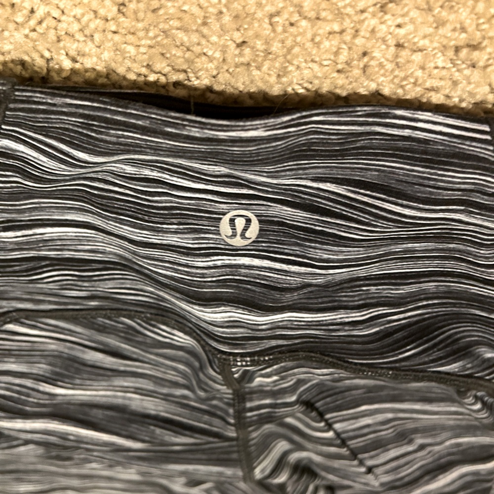 Lulu crop leggings size 6